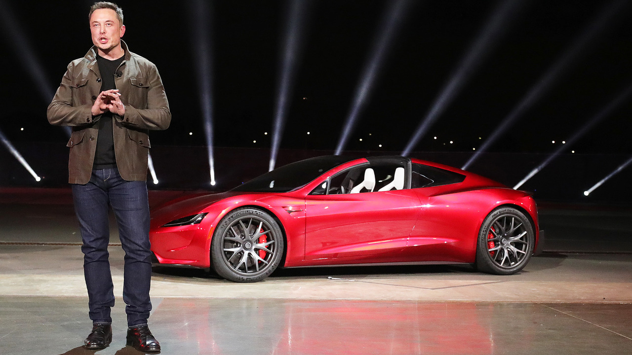 Илон Маск объяснил, почему Tesla Roadster задерживается до 2024 года